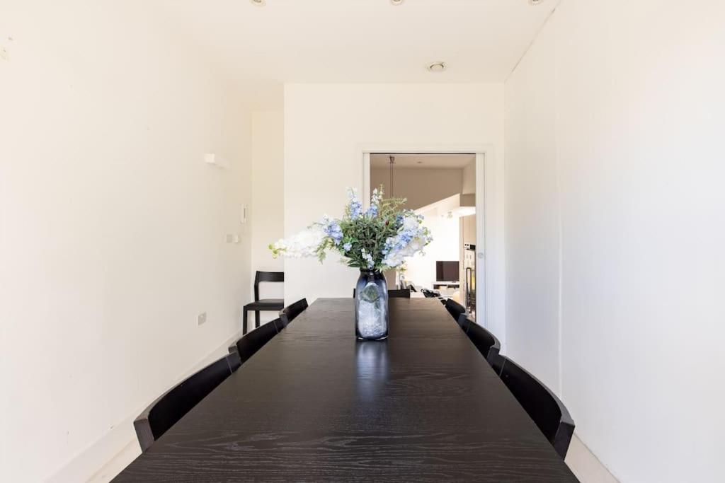Modern 3 Bedroom Townhouse By Wild Roses Vakantiehuis *