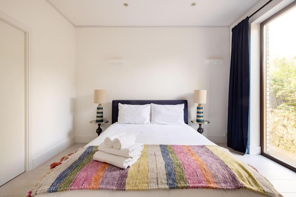 Modern 3 Bedroom Townhouse By Wild Roses Vakantiehuis *