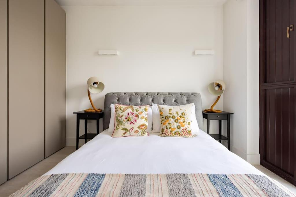 Vakantiehuis Modern 3 Bedroom Townhouse By Wild Roses Londen