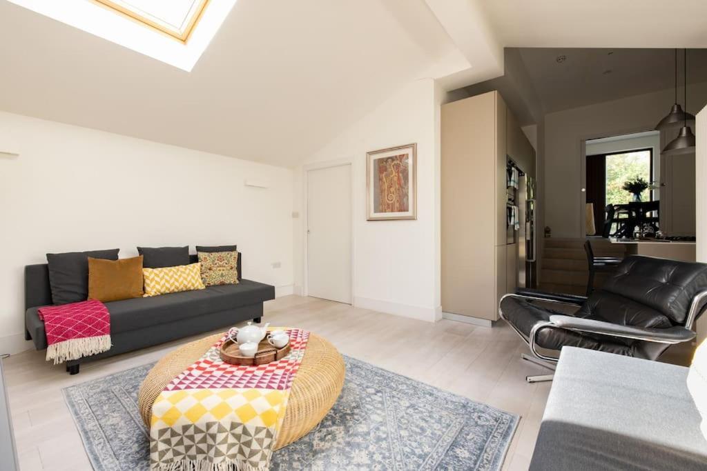 Vakantiehuis Modern 3 Bedroom Townhouse By Wild Roses Londen